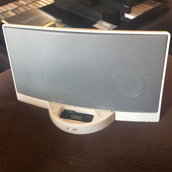 Bose speaker for i phone4 or older i pods. - Picture 1 of 2
